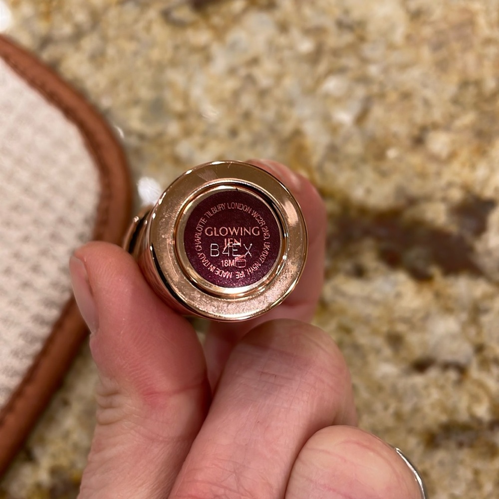 Charlotte Tilbury Glowing Jen lipstick